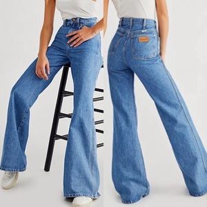 New Wrangler Wanderer 622 High Rise Flare Jeans Medium Wash 27